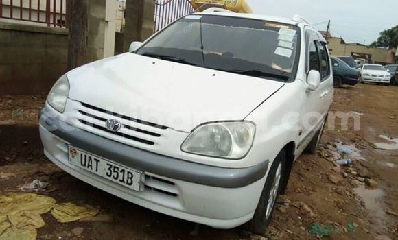 Nunua Ilio tumika Toyota Raum Nyeupe Gari ndani ya Kampala nchini Uganda Nunua Ilio tumika Toyota Raum Nyeupe Gari ndani ya Kampala nchini Uganda