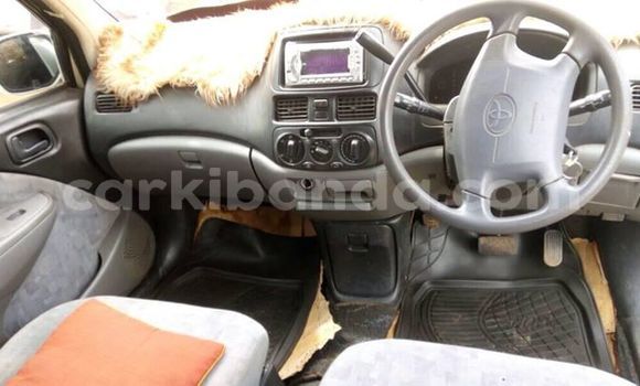 Nunua Ilio tumika Toyota Raum Nyeupe Gari ndani ya Kampala nchini Uganda Nunua Ilio tumika Toyota Raum Nyeupe Gari ndani ya Kampala nchini Uganda