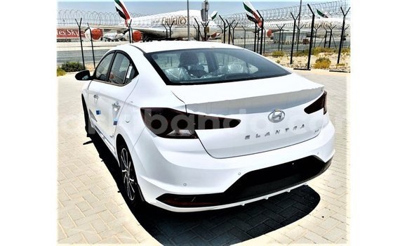 Acheter Import Voiture Hyundai Elantra Blanc à Import - Dubai, Ouganda Acheter Import Voiture Hyundai Elantra Blanc à Import - Dubai, Ouganda