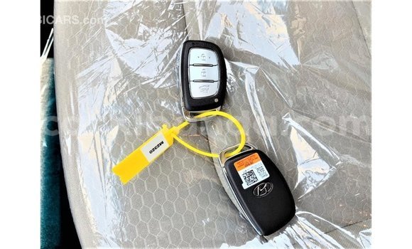 Acheter Import Voiture Hyundai Elantra Blanc à Import - Dubai, Ouganda Acheter Import Voiture Hyundai Elantra Blanc à Import - Dubai, Ouganda