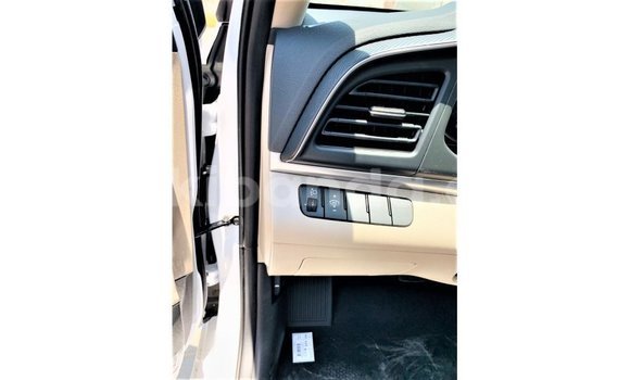 Acheter Import Voiture Hyundai Elantra Blanc à Import - Dubai, Ouganda Acheter Import Voiture Hyundai Elantra Blanc à Import - Dubai, Ouganda