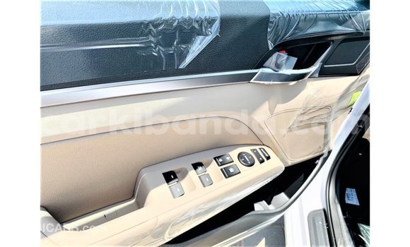 Acheter Import Voiture Hyundai Elantra Blanc à Import - Dubai, Ouganda Acheter Import Voiture Hyundai Elantra Blanc à Import - Dubai, Ouganda