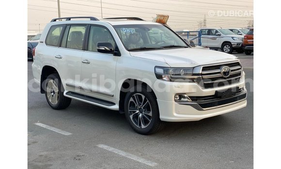 Nunua Imported Toyota Land Cruiser Nyeupe Gari ndani ya Import - Dubai nchini Uganda Nunua Imported Toyota Land Cruiser Nyeupe Gari ndani ya Import - Dubai nchini Uganda
