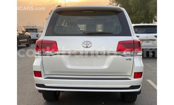 Nunua Imported Toyota Land Cruiser Nyeupe Gari ndani ya Import - Dubai nchini Uganda Nunua Imported Toyota Land Cruiser Nyeupe Gari ndani ya Import - Dubai nchini Uganda
