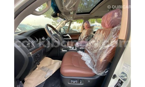 Nunua Imported Toyota Land Cruiser Nyeupe Gari ndani ya Import - Dubai nchini Uganda Nunua Imported Toyota Land Cruiser Nyeupe Gari ndani ya Import - Dubai nchini Uganda