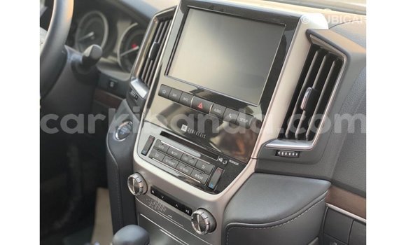 Nunua Imported Toyota Land Cruiser Nyeupe Gari ndani ya Import - Dubai nchini Uganda Nunua Imported Toyota Land Cruiser Nyeupe Gari ndani ya Import - Dubai nchini Uganda