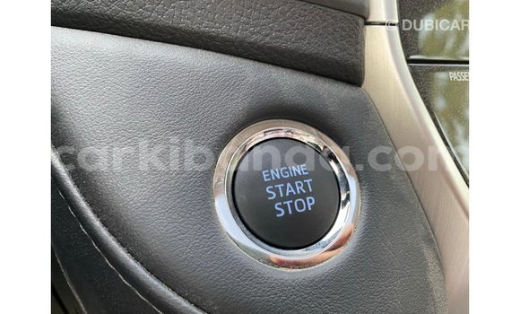 Nunua Imported Toyota Land Cruiser Nyeupe Gari ndani ya Import - Dubai nchini Uganda Nunua Imported Toyota Land Cruiser Nyeupe Gari ndani ya Import - Dubai nchini Uganda