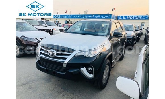 Gura Imported Toyota Fortuner Black Imodoka i Import - Dubai mu Uganda