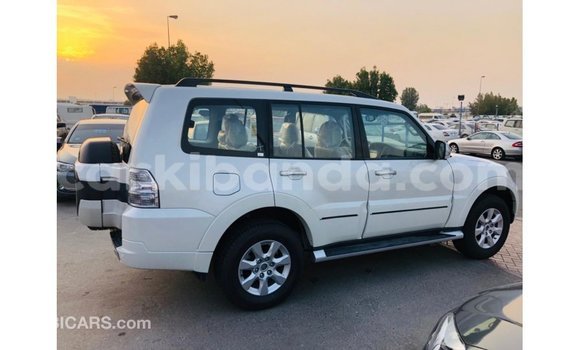 Nunua Imported Mitsubishi Pajero Nyeupe Gari ndani ya Import - Dubai nchini Uganda Nunua Imported Mitsubishi Pajero Nyeupe Gari ndani ya Import - Dubai nchini Uganda
