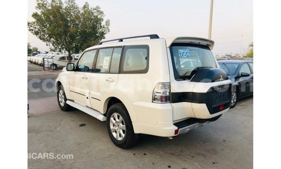 Nunua Imported Mitsubishi Pajero Nyeupe Gari ndani ya Import - Dubai nchini Uganda Nunua Imported Mitsubishi Pajero Nyeupe Gari ndani ya Import - Dubai nchini Uganda