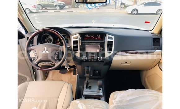 Nunua Imported Mitsubishi Pajero Nyeupe Gari ndani ya Import - Dubai nchini Uganda Nunua Imported Mitsubishi Pajero Nyeupe Gari ndani ya Import - Dubai nchini Uganda