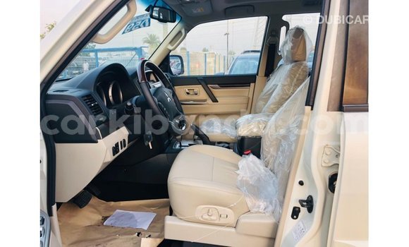 Nunua Imported Mitsubishi Pajero Nyeupe Gari ndani ya Import - Dubai nchini Uganda Nunua Imported Mitsubishi Pajero Nyeupe Gari ndani ya Import - Dubai nchini Uganda
