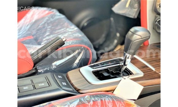 Acheter Import Voiture Toyota Fortuner Blanc à Import - Dubai, Ouganda Acheter Import Voiture Toyota Fortuner Blanc à Import - Dubai, Ouganda