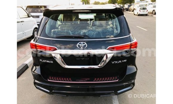 Acheter Import Voiture Toyota Fortuner Noir à Import - Dubai, Ouganda Acheter Import Voiture Toyota Fortuner Noir à Import - Dubai, Ouganda