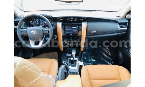 Acheter Import Voiture Toyota Fortuner Noir à Import - Dubai, Ouganda Acheter Import Voiture Toyota Fortuner Noir à Import - Dubai, Ouganda