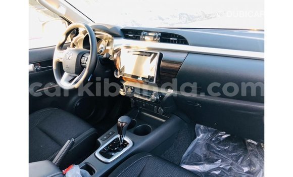 Acheter Import Voiture Toyota Hilux Blanc à Import - Dubai, Ouganda Acheter Import Voiture Toyota Hilux Blanc à Import - Dubai, Ouganda