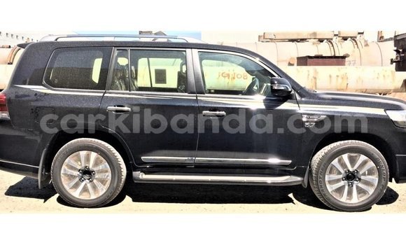 Acheter Import Voiture Toyota Land Cruiser Noir à Import - Dubai, Ouganda Acheter Import Voiture Toyota Land Cruiser Noir à Import - Dubai, Ouganda