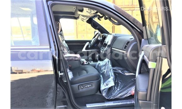 Acheter Import Voiture Toyota Land Cruiser Noir à Import - Dubai, Ouganda Acheter Import Voiture Toyota Land Cruiser Noir à Import - Dubai, Ouganda