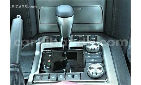 Acheter Import Voiture Toyota Land Cruiser Noir à Import - Dubai, Ouganda Acheter Import Voiture Toyota Land Cruiser Noir à Import - Dubai, Ouganda