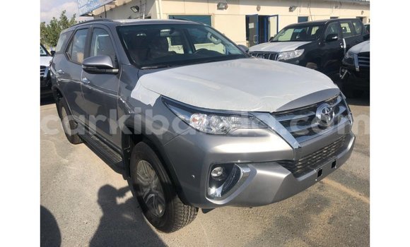 Nunua Imported Toyota Fortuner Nyingine Gari ndani ya Import - Dubai nchini Uganda