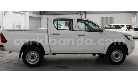 Acheter Import Voiture Toyota Hilux Blanc à Import - Dubai, Ouganda Acheter Import Voiture Toyota Hilux Blanc à Import - Dubai, Ouganda