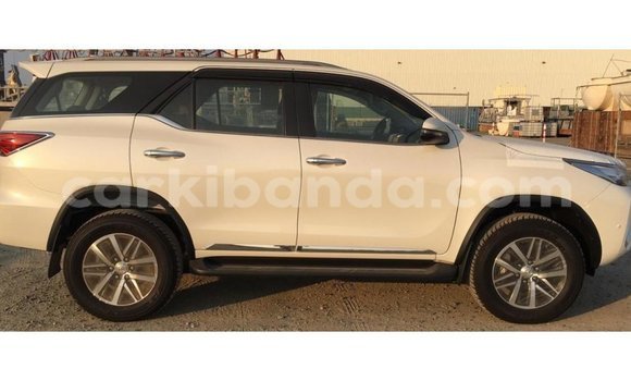 Acheter Import Voiture Toyota Fortuner Autre à Import - Dubai, Ouganda Acheter Import Voiture Toyota Fortuner Autre à Import - Dubai, Ouganda