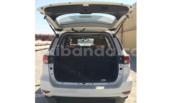 Nunua Imported Toyota Fortuner Nyeupe Gari ndani ya Import - Dubai nchini Uganda Nunua Imported Toyota Fortuner Nyeupe Gari ndani ya Import - Dubai nchini Uganda