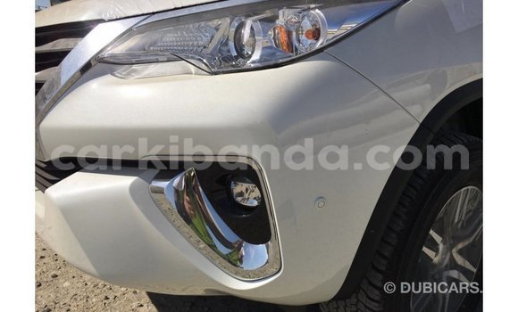 Nunua Imported Toyota Fortuner Nyeupe Gari ndani ya Import - Dubai nchini Uganda Nunua Imported Toyota Fortuner Nyeupe Gari ndani ya Import - Dubai nchini Uganda