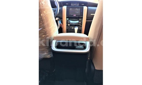 Nunua Imported Toyota Fortuner Nyeupe Gari ndani ya Import - Dubai nchini Uganda Nunua Imported Toyota Fortuner Nyeupe Gari ndani ya Import - Dubai nchini Uganda