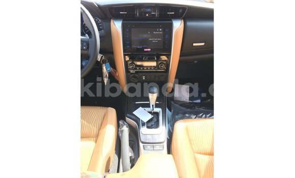 Nunua Imported Toyota Fortuner Nyeupe Gari ndani ya Import - Dubai nchini Uganda Nunua Imported Toyota Fortuner Nyeupe Gari ndani ya Import - Dubai nchini Uganda