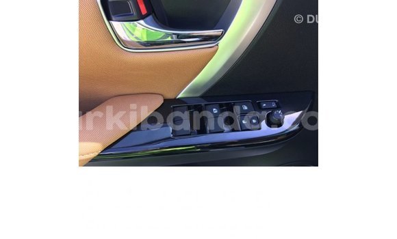 Nunua Imported Toyota Fortuner Nyeupe Gari ndani ya Import - Dubai nchini Uganda Nunua Imported Toyota Fortuner Nyeupe Gari ndani ya Import - Dubai nchini Uganda