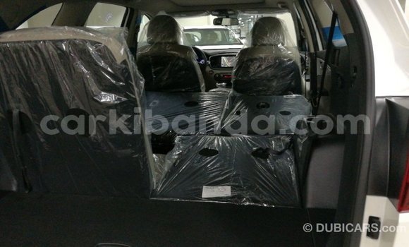 Acheter Import Voiture Kia Sorento Blanc à Import - Dubai, Ouganda Acheter Import Voiture Kia Sorento Blanc à Import - Dubai, Ouganda