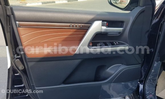 Acheter Import Voiture Toyota Land Cruiser Noir à Import - Dubai, Ouganda Acheter Import Voiture Toyota Land Cruiser Noir à Import - Dubai, Ouganda