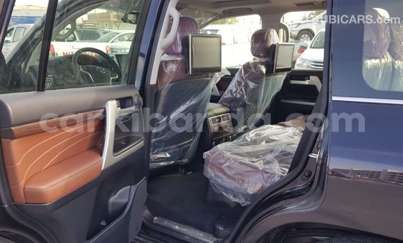 Acheter Import Voiture Toyota Land Cruiser Noir à Import - Dubai, Ouganda Acheter Import Voiture Toyota Land Cruiser Noir à Import - Dubai, Ouganda