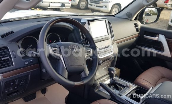 Acheter Import Voiture Toyota Land Cruiser Noir à Import - Dubai, Ouganda Acheter Import Voiture Toyota Land Cruiser Noir à Import - Dubai, Ouganda