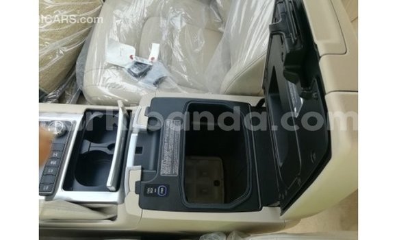 Acheter Import Voiture Toyota Land Cruiser Noir à Import - Dubai, Ouganda Acheter Import Voiture Toyota Land Cruiser Noir à Import - Dubai, Ouganda