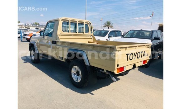 Acheter Import Voiture Toyota Land Cruiser Beige à Import - Dubai, Ouganda Acheter Import Voiture Toyota Land Cruiser Beige à Import - Dubai, Ouganda