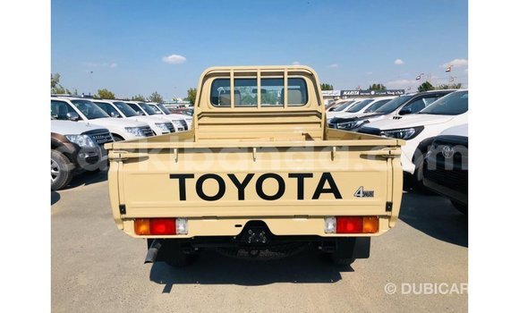 Acheter Import Voiture Toyota Land Cruiser Beige à Import - Dubai, Ouganda Acheter Import Voiture Toyota Land Cruiser Beige à Import - Dubai, Ouganda