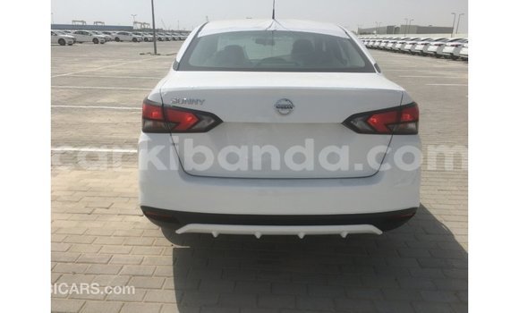 Acheter Import Voiture Nissan Sunny Blanc à Import - Dubai, Ouganda Acheter Import Voiture Nissan Sunny Blanc à Import - Dubai, Ouganda
