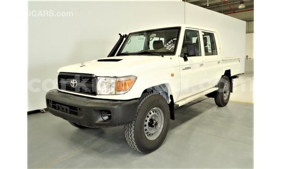 Acheter Import Voiture Toyota Land Cruiser Blanc à Import - Dubai, Ouganda Acheter Import Voiture Toyota Land Cruiser Blanc à Import - Dubai, Ouganda