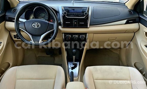 Acheter Import Voiture Toyota Yaris Blanc à Import - Dubai, Ouganda Acheter Import Voiture Toyota Yaris Blanc à Import - Dubai, Ouganda