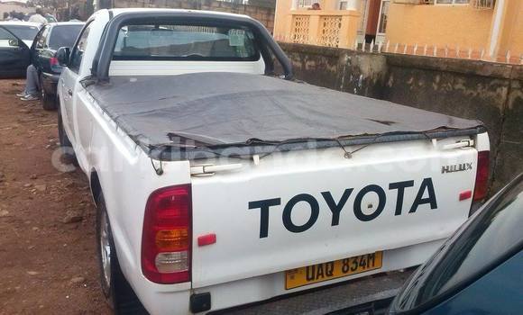 Gura Yakoze Toyota Hilux White Imodoka i Arua mu Uganda Gura Yakoze Toyota Hilux White Imodoka i Arua mu Uganda