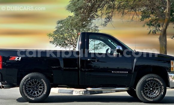Acheter Import Voiture Chevrolet Silverado Noir à Import - Dubai, Ouganda Acheter Import Voiture Chevrolet Silverado Noir à Import - Dubai, Ouganda