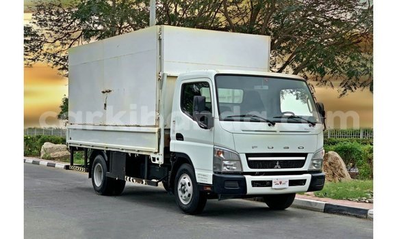 Nunua Imported Mitsubishi Carisma Nyeupe Gari ndani ya Import - Dubai nchini Uganda