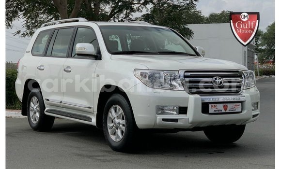 Acheter Import Voiture Toyota Land Cruiser Blanc à Import - Dubai, Ouganda Acheter Import Voiture Toyota Land Cruiser Blanc à Import - Dubai, Ouganda