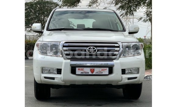 Acheter Import Voiture Toyota Land Cruiser Blanc à Import - Dubai, Ouganda Acheter Import Voiture Toyota Land Cruiser Blanc à Import - Dubai, Ouganda