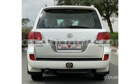Acheter Import Voiture Toyota Land Cruiser Blanc à Import - Dubai, Ouganda Acheter Import Voiture Toyota Land Cruiser Blanc à Import - Dubai, Ouganda