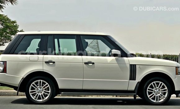 Acheter Import Voiture Land Rover Range Rover Blanc à Import - Dubai, Ouganda Acheter Import Voiture Land Rover Range Rover Blanc à Import - Dubai, Ouganda