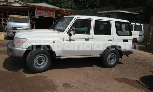Buy Used Toyota Land Cruiser White Car in Kampala in Uganda Buy Used Toyota Land Cruiser White Car in Kampala in Uganda