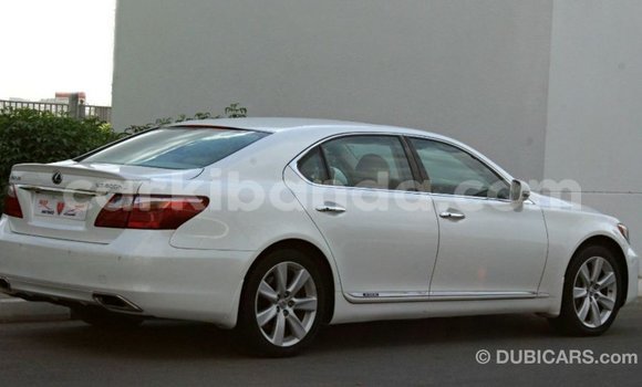 Acheter Import Voiture Lexus LS Blanc à Import - Dubai, Ouganda Acheter Import Voiture Lexus LS Blanc à Import - Dubai, Ouganda